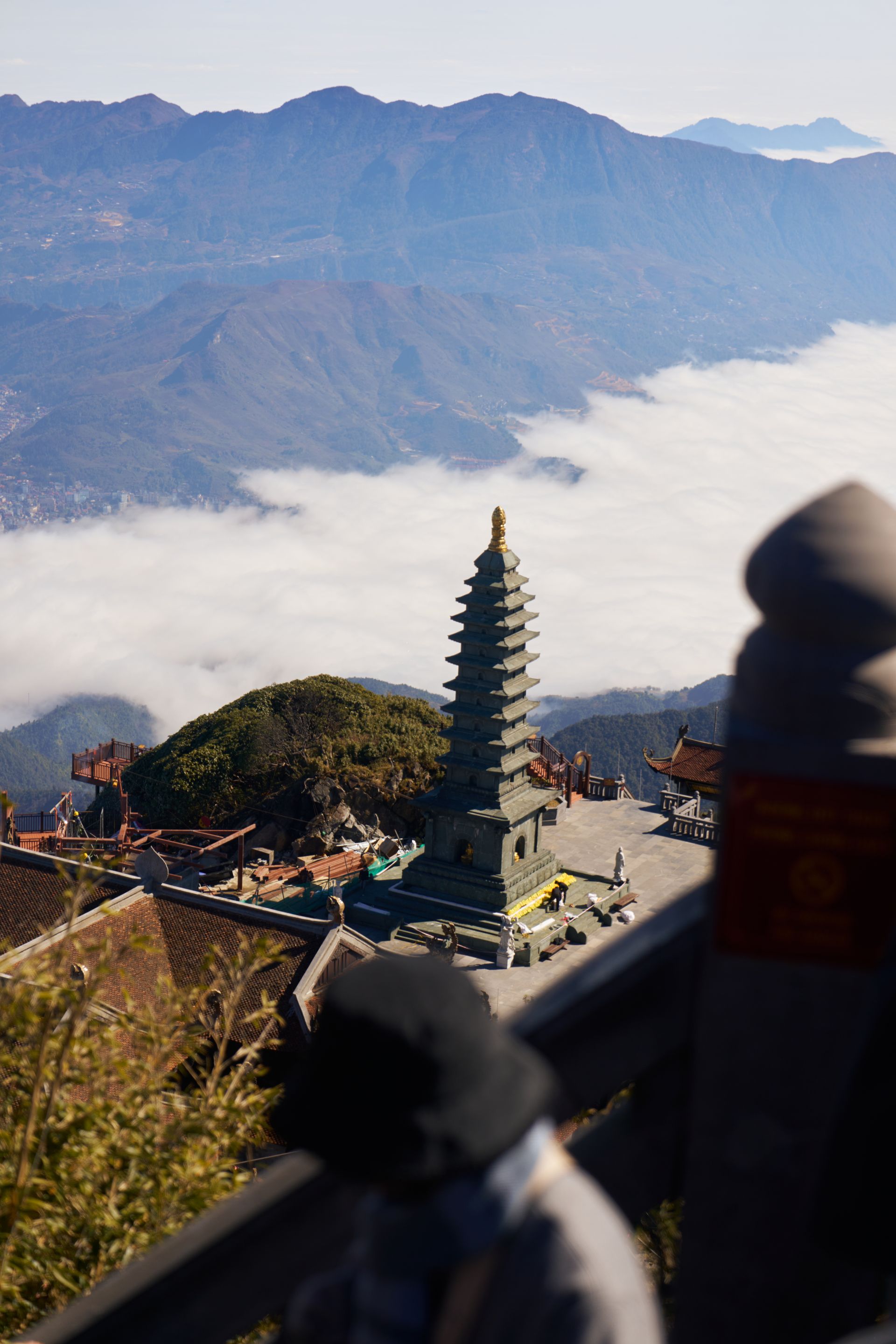 沙壩第一天・雲端山城探索 · 貓貓村文化漫遊  ☁️ 雲端山城 × 番西邦雲海 × 民族風情 × 趣味體驗